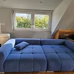 Stylish Top Floor Apartment With Garden View